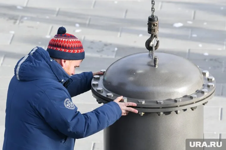 В капсуле времени десятки предметов, иллюстрирующих, как живет Екатеринбург в 2023 году