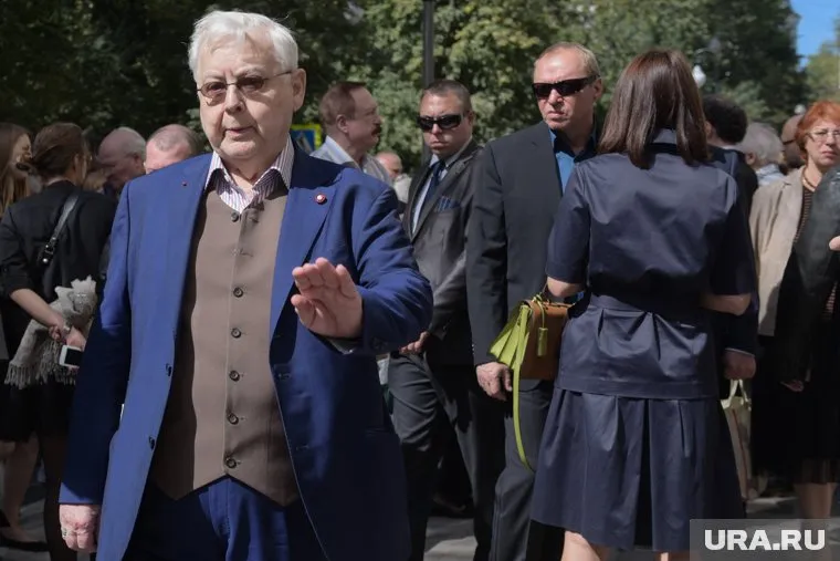 К актеру пригласили священника