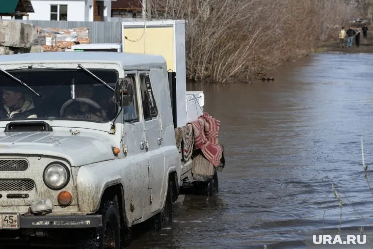 Список перекрытых дорог из-за паводка в Кургане, следует из карты