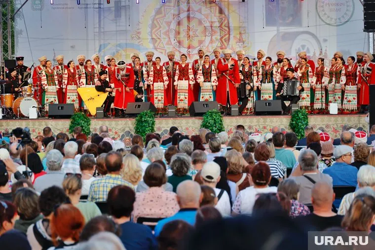 Главным событием Дня России в Кургане стало выступление Кубанского хора