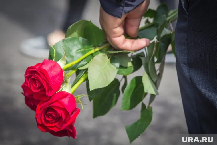 Последние недели он болел коронавирусом и находился на ИВЛ