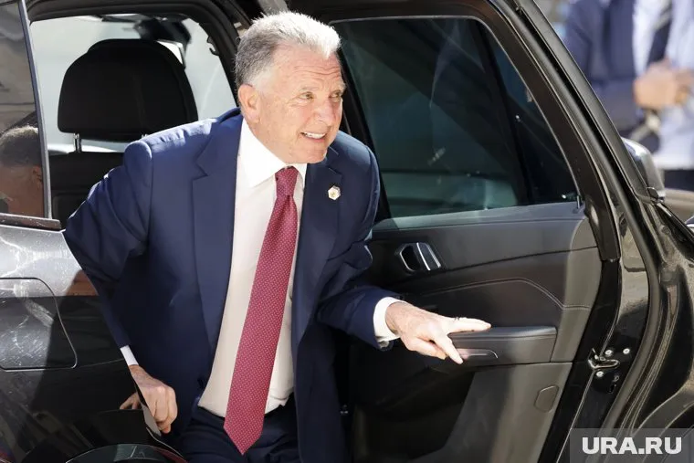 Стивен Уиткофф после того, как вышел из здания посольства США в Москве, отказался отвечать на вопросы журналистов 