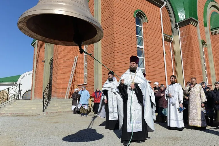 Освящение и подвеска колокола. Челябинск.