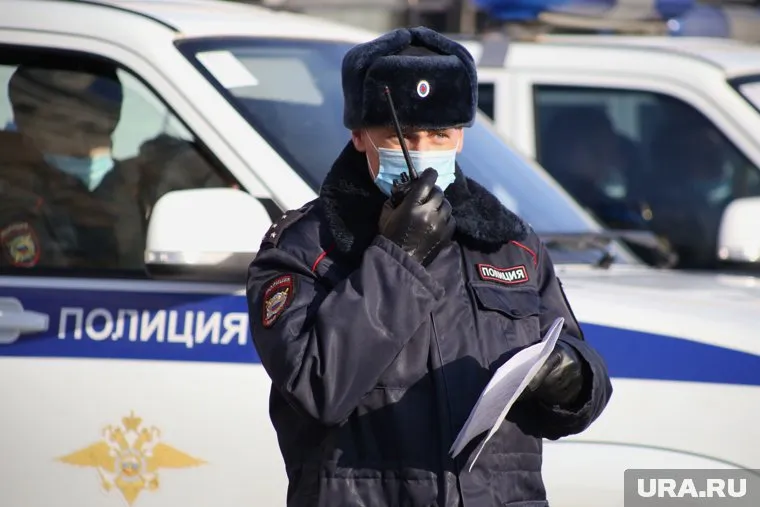 Полицейские, увидев закладчика, задержали его с поличным