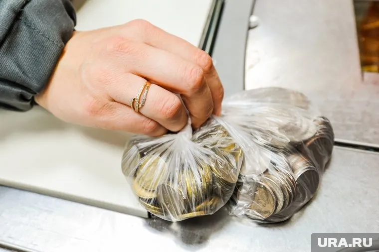 В кризис тратят меньше денег, остальное оставляют про запас