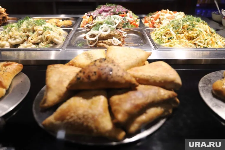 Предварительно, причиной отравления стала некачественная еда в общепите (архивное фото)