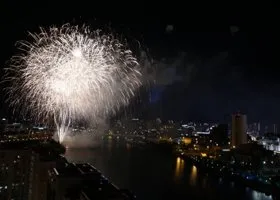 В Екатеринбурге запустили праздничный салют на 300-летие