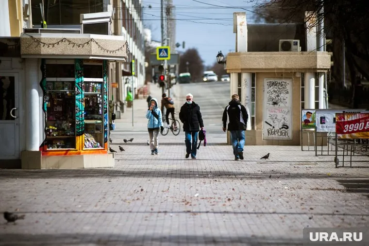 Заражений стало больше из-за безответственных россиян, считает Виктор Зуев
