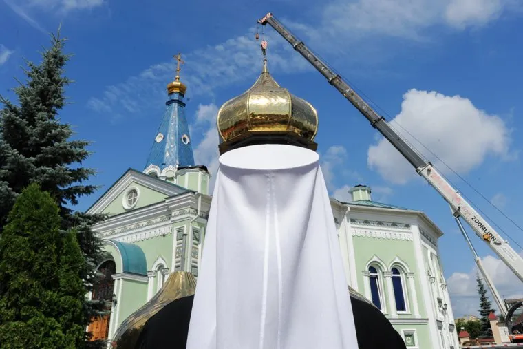 Освящение новых куполов Свято-Симеоновского храма. Челябинск, купол храма
