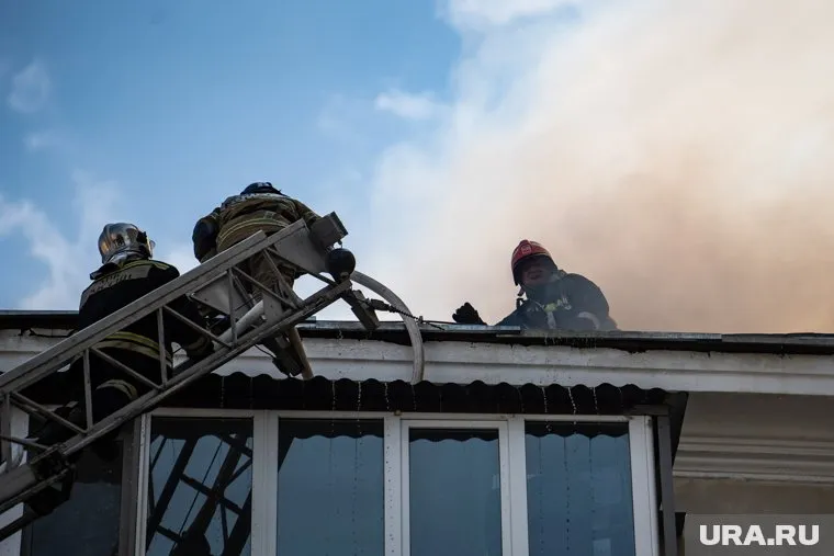 Вероятная причина пожара — неосторожное обращение хозяйки квартиры со спичками (архивное фото)