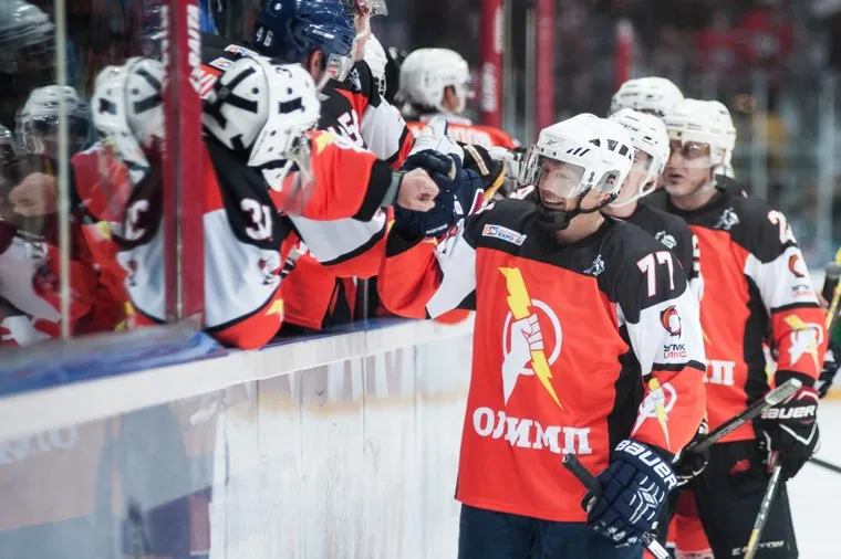 IV благотворительный хоккейный "Матч звезд" в КРК "Уралец". Екатеринбург