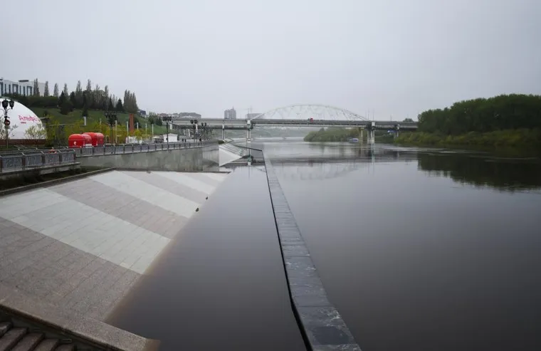 Нижний ярус набережной затопило