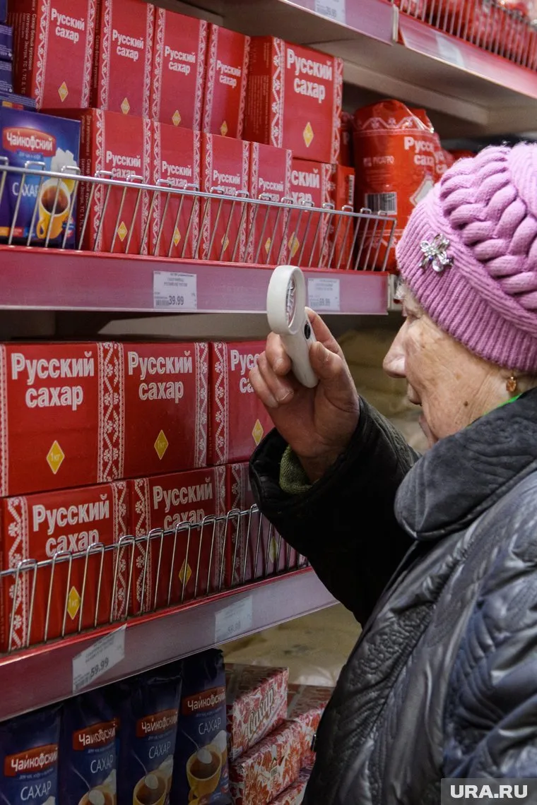 Часть пенсионеров получит продуктовые карточки для покупок в гастрономах