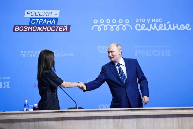 Владимир Путин на выставке "Россия" на ВДНХ. Москва