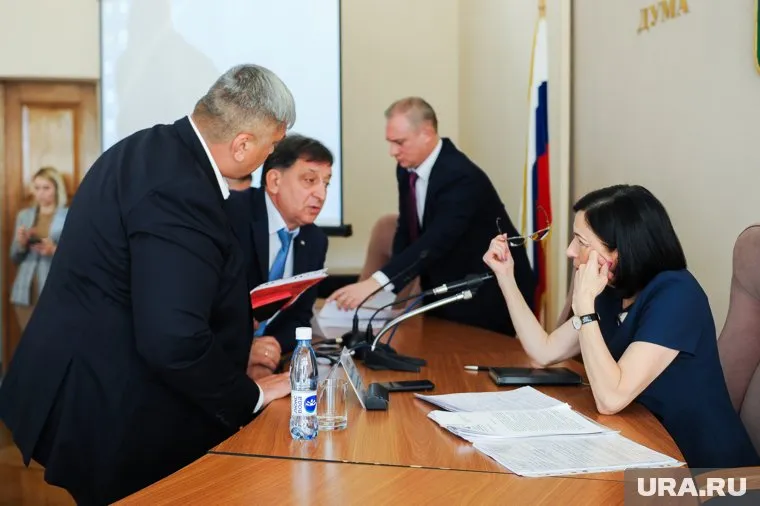 Наталья Котова (справа) получила карт-бланш для кадровых решений