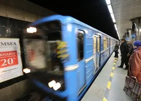 Работникам метро запретили носить бороду и делать маникюр