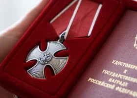 «Их имена навсегда в наших сердцах»: тюменцам вручили награды погибших на СВО родных