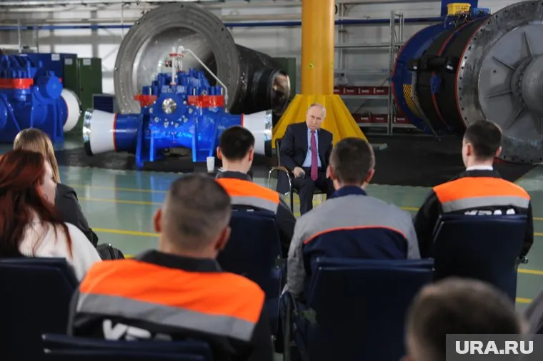 Владимир Путин отметил развитие промышленности РФ в условиях санкционного давления