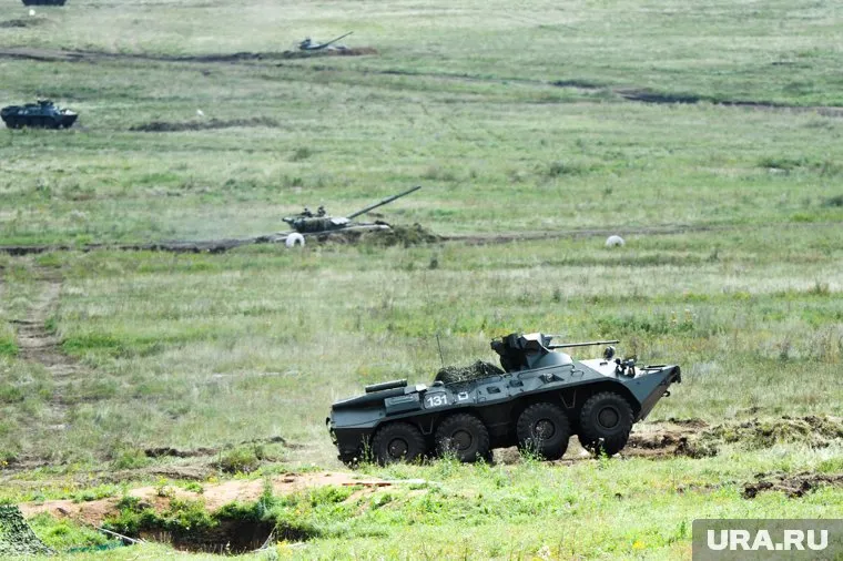 Россия может атаковать Украину с нескольких сторон, считают военные эксперты