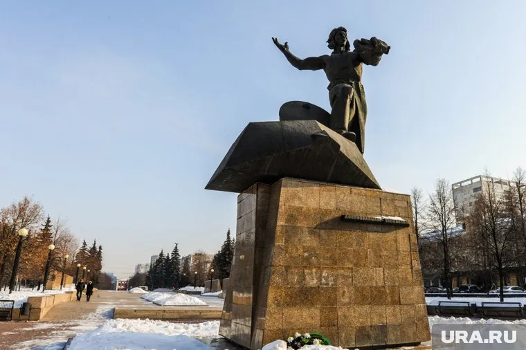 В центре Челябинска в честь Уральских добровольцев установлен памятник