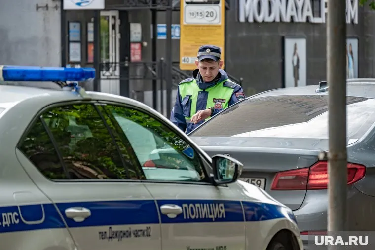 На место аварии прибыли экипажи дорожно-патрульной службы