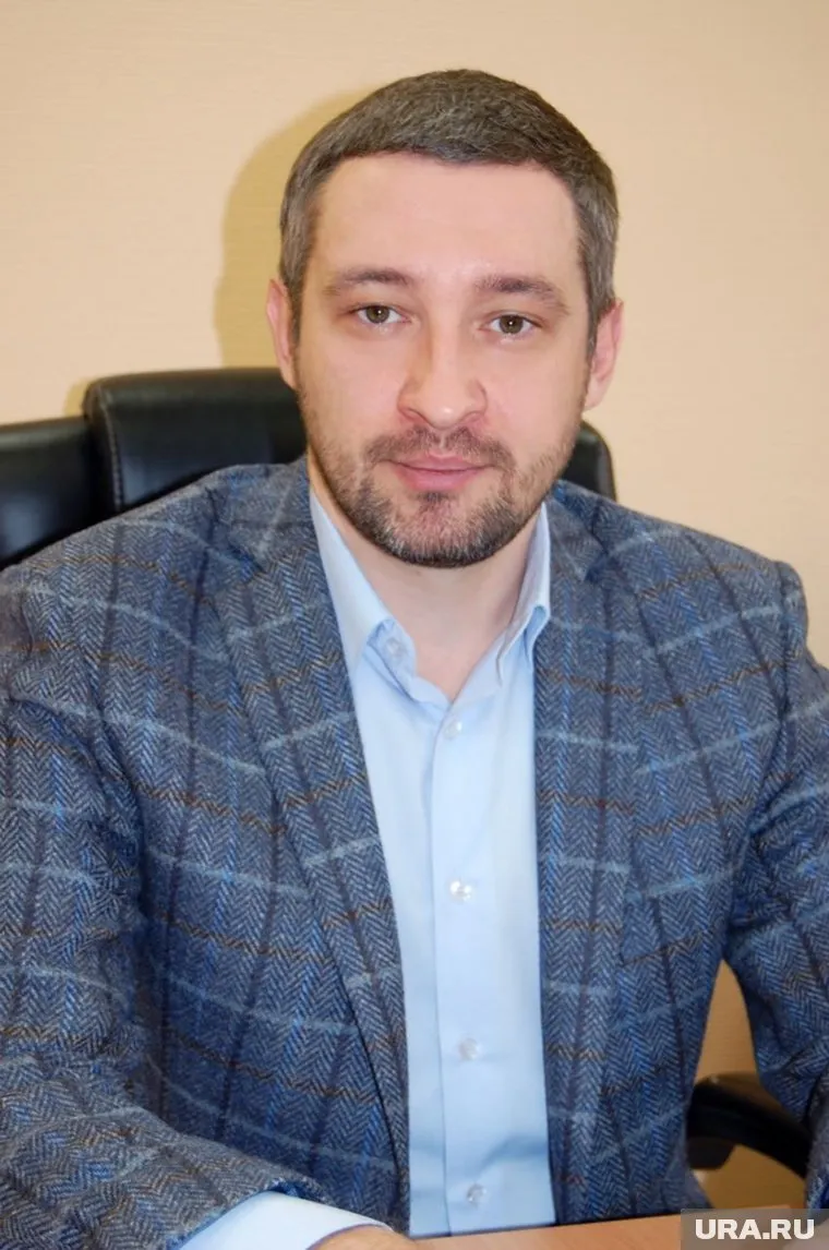 Директор УК ЖКХ Октябрьского района Михаил Плешаков говорит, что согласно документам дом отремонтирован