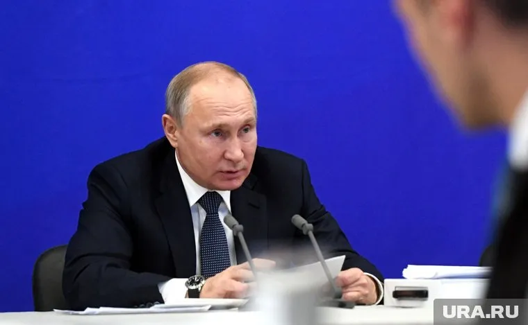 Владимир Путин пошутил над бравшим у него интервью журналистом