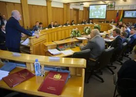 Передел сферы ЖКХ привел к расколу во власти в свердловском городе