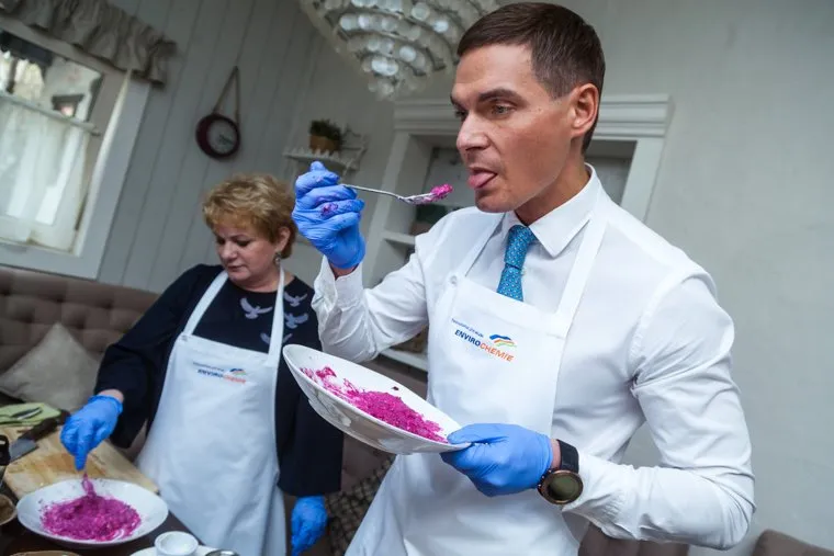 Министры готовят уральскую кухню в ресторане. Екатеринбург, соболев андрей