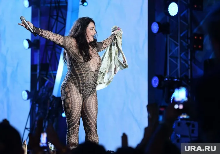 Певица не устает шокировать публику