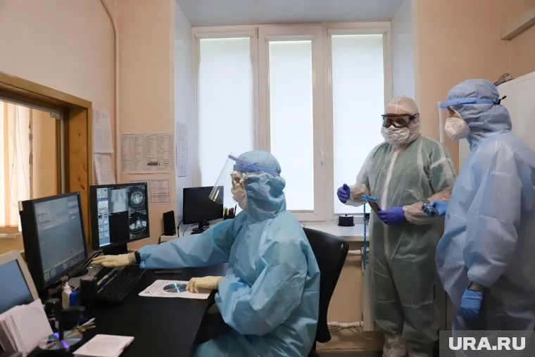 COVID-19 передается человеку как от животного, так и от людей