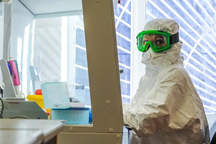 Дополнительная лаборатория для выявления коронавирусной инфекции в Челябинске на базе Областного центра по профилактике и борьбе со СПИДом. Челябинск