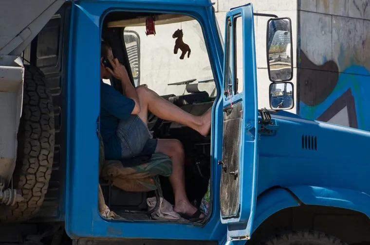 Клипарт, разное. Екатеринбург, водитель, кабина, грузовик, лето, жара