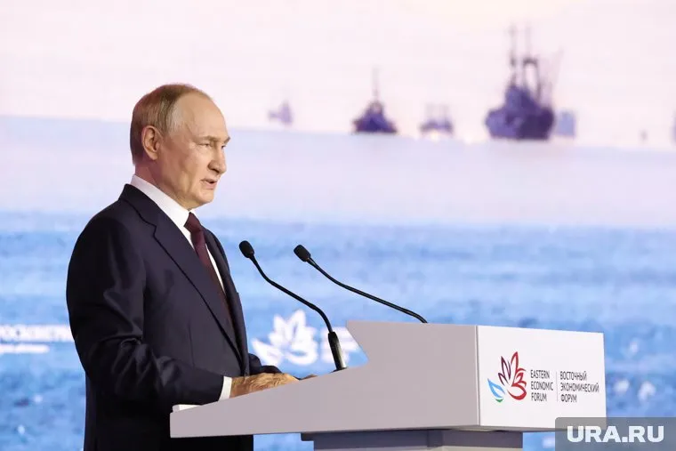 Путин выступает на ВЭФ