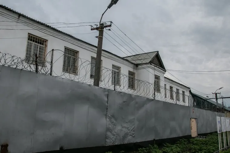 Футбольный матч между командами Курганской областной Думы и заключенными исправительной трудовой колонии №6. Иковка. Курганская обл