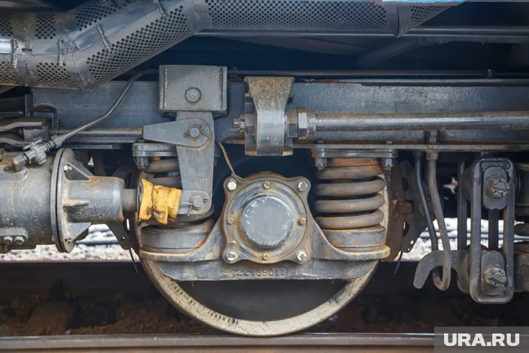 Работник железнодорожного цеха получил тяжелые травмы