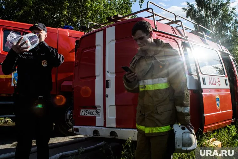 Пожар произошел в гараже размерами 20×60 метров