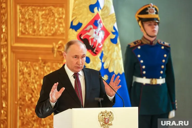 Президент РФ Владимир Путин приказал участникам проекта "Время героев" продолжить учебу - на фронт вернуться успеют