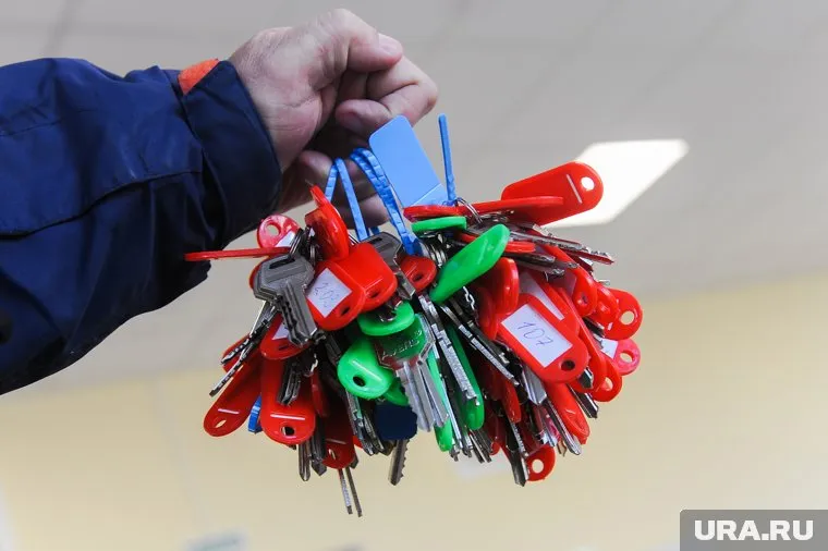 Жители аварийных домов почти месяц не могут добиться информации о своем переселении