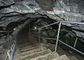 Как работает Кунгурская ледяная пещера перед закрытием