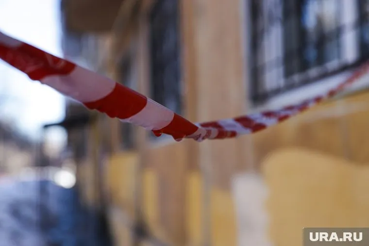 Труп женщины нашли у подъезда жилого дома