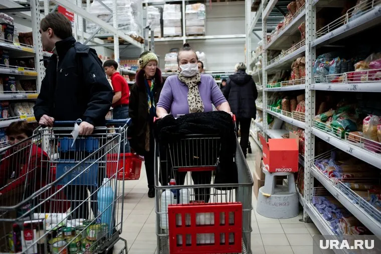 Губернатор Александр Моор призвал тюменцев не паниковать и не скупать продукты в панике