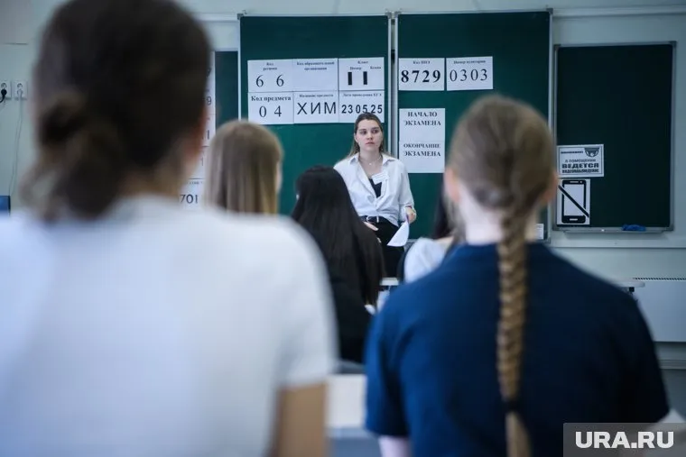 На ЕГЭ из-за сложности заданий школьники придумывали различные способы для списывания