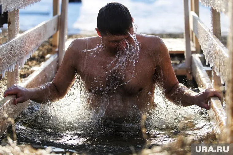 Купание отменили из-за аномально теплой для января погоды (архивное фото)