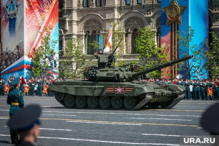 Танки Т-90 - участники всех военных парадов