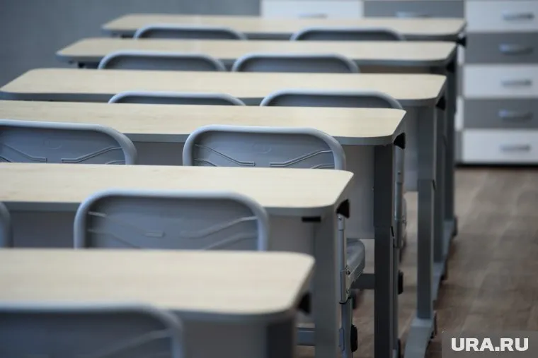 Родители просят, чтобы им сменили преподавателя географии