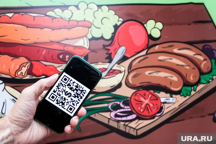 До 20 января в свердловские торговые центры будут пускать без QR-кодов