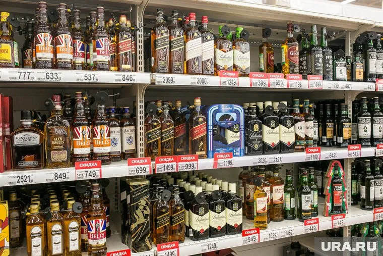 Цены на отечественную водку и пиво могут вырасти на 5%. На вино — в пределах 10-15%.