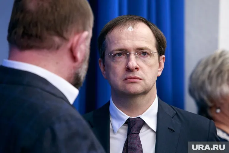 Владимир Мединский оказался под ударом из-за уголовного дела против чиновников