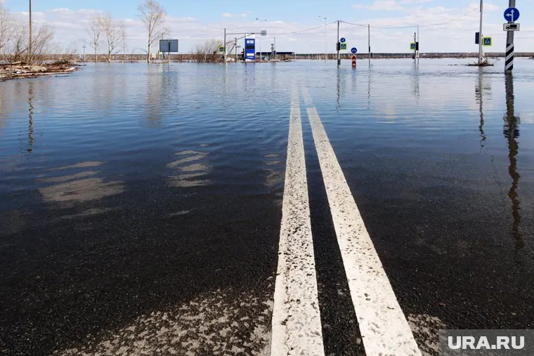 Уровень воды постепенно снижается